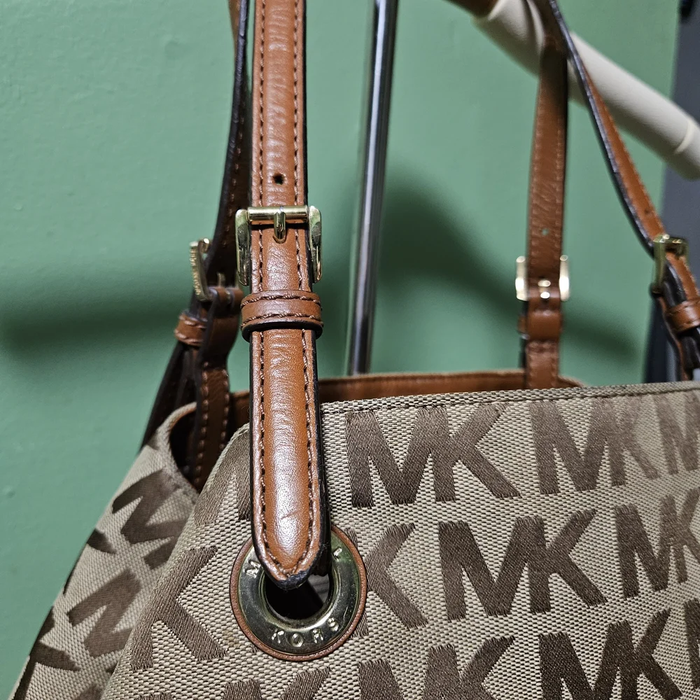 MICHAEL‎ KORS BROWN MEDIUM CARRYALL TOTE JET SET TRAVEL GRAPHIC LOGO BAG - Picture 3 of 16